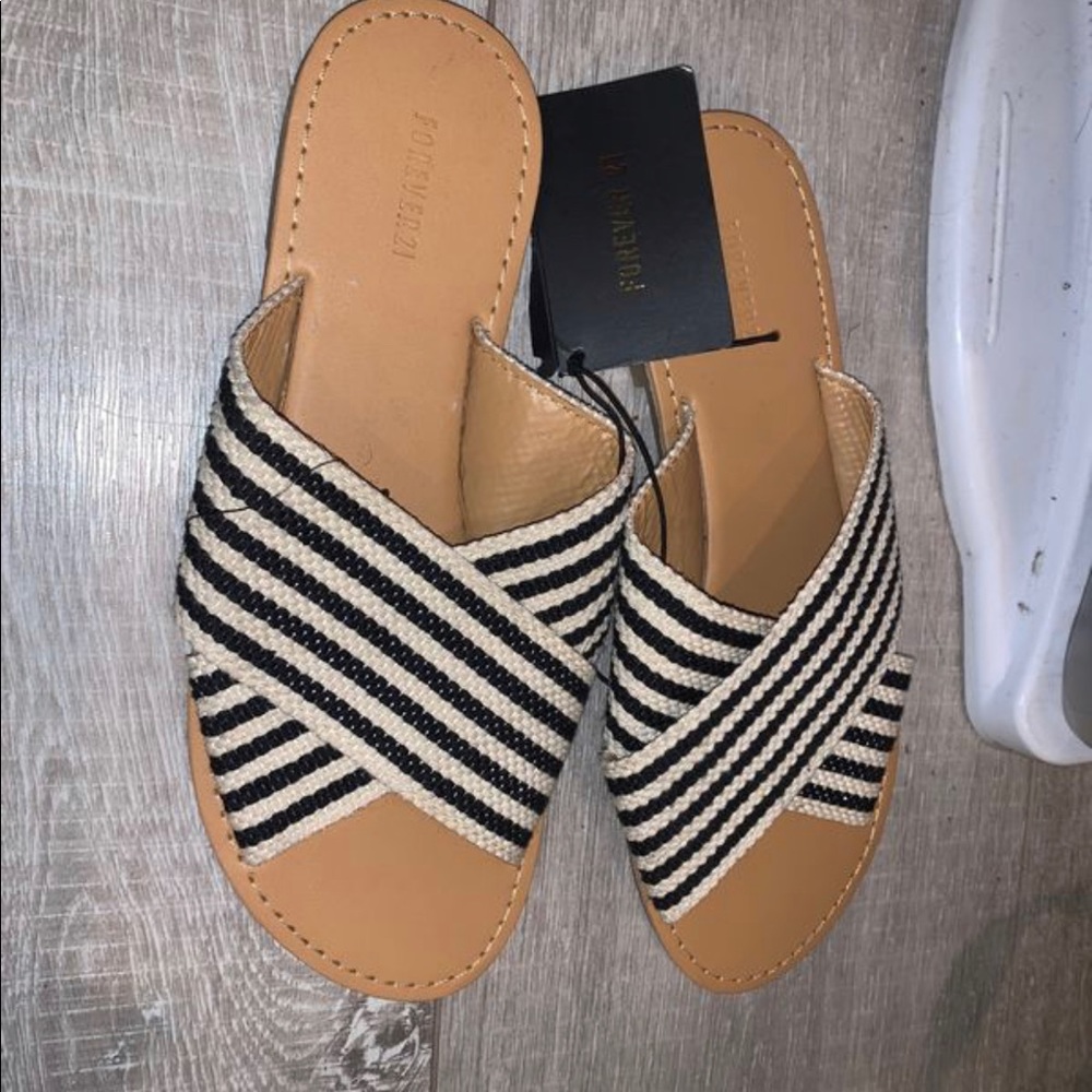 Forever 21 sandals size 6